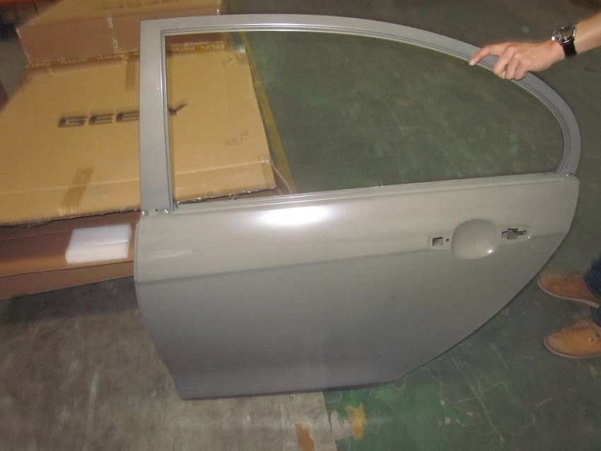 ДВЕРЬ ЗАДНЯЯ ЛЕВАЯ GL EMGRAND (sedan)