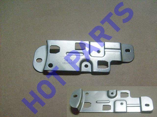 картинка КРОНШТЕЙН ВНУТРЕНИЙ РУЧКИ ДВЕРИ ЗАДНЕЙ ПРАВОЙ HOVER H3,H5  6205102-K80